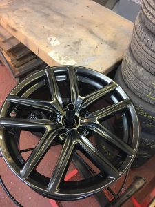 Powder coated diamond cut alloy wheel